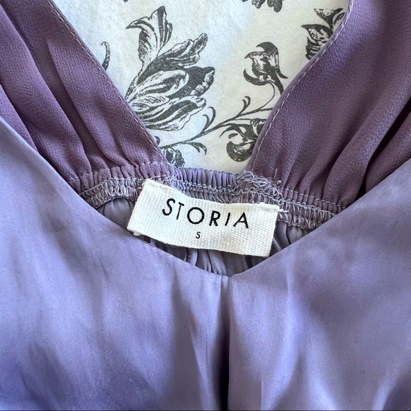 Lavender V-Neck Blouse - Picture 3 of 3